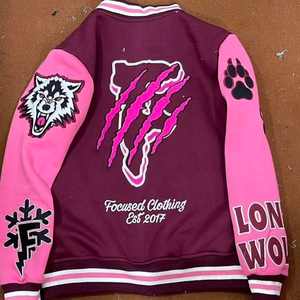 Veste de Baseball Personnalisée Manches en Cuir de Laine Manteau de Broderie avec Écusson Lettre Déchiré - Product Image 1