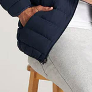 Blouson Bomber d'Hiver OEM pour Homme à Capuche, Col Montant, en Toile Imperméable et Respirante, Rembourré en Polyester, Design Frontal Unique - Product Image 4