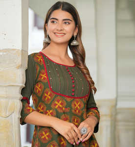 Kurta Anarkali en coton imprimé floral avec plis, tissu doux et confortable, tenue ethnique élégante conçue pour un usage quotidien avec un style élégant - Product Image 5