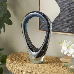 La sculpture moderne en verre bleu de Grayson Lane est un objet décoratif comportant une sculpture polie moderne de forme ovale découpée - Product Image 3