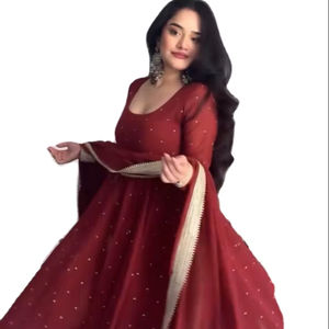 Abito Anarkali Salwar in Finto Georgette di Seta, Comodo e con Ampio Svasatura, Personalizzabile per Feste, Disponibile in Grandi Quantità - Product Image 1
