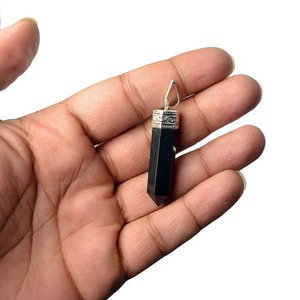 Colgante de piedra pulida de turmalina negra de alta calidad para protección de energía negativa disponible a precio mayorista - Product Image 4