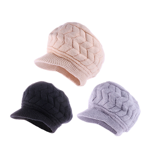 Chapeaux d'hiver à oreillettes de ski pour femmes Bonnet en laine tricotée côtelée Chapeau d'hiver chaud à bord rayé Visière à visière Bonnet en tricot - Product Image 6