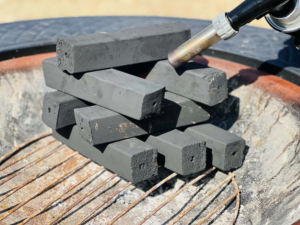 Briquettes de charbon de bois en forme de bâton pour barbecue Chaleur durable et constante pour une cuisine en plein air d'excellence - Product Image 4