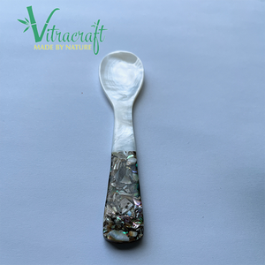 Cuchara hecha a mano única con madreperla combinada con plástico Mica Cuchara de caviar hecha a mano de nuevo estilo Tamaño 10cm - Product Image 1