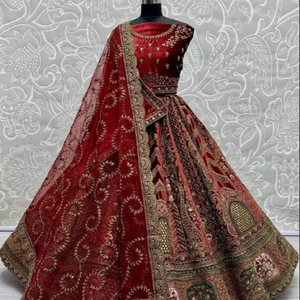 Diseñador Nupcial Lehenga Choli Con Espejo De Mano Y Lentejuelas Trabajo - Product Image 1