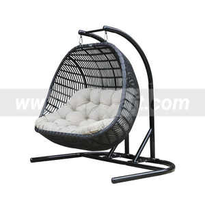 Balançoire balancelle de balcon extérieur moderne meubles en bambou en poly rotin pour la plage pour les couples se détendre dans le salon - Product Image 1