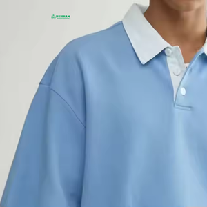 Polo Oversize Azul Claro para Hombre, Manga Corta, Logotipo Bordado, Ribete en Contraste, Tela Oxford Informal, 100% Algodón - Product Image 5