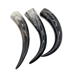 Taza de cerámica de cuerno vikingo festivo hecho a mano para hidromiel y cerveza para fiestas navideñas y alegrías navideñas - Product Image 4