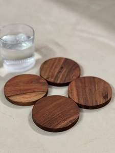 Ensemble de dessous-de-verre en bois artisanal offrant une beauté naturelle, une durabilité et une utilité pratique au quotidien - Product Image 3