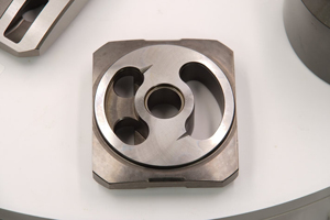 Pièces de pompe hydraulique principale professionnelle A8VO107 : Bloc-cylindres à pistons et plaque de soupape pour excavatrice E320B E320BL E325BL - Product Image 1