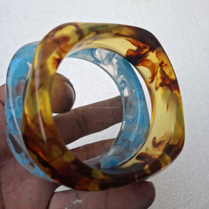 Bracelets géométriques modernes en résine, faits à la main, de haute qualité, personnalisables, cadeau de Noël - Product Image 1