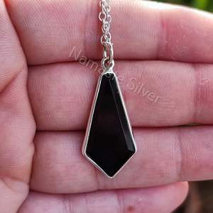 Collar con Colgante de Ataúd de Plata de Ley Hecho a Mano con Piedra de Ónix Negra, Cadena Gótica, Collar de Ataúd Negro Único - Product Image 2