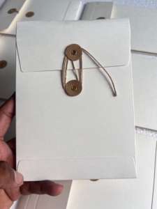 Sobres reciclados de marfil con botón y corbata de yute Sobres de corbata ecológicos Papel de marfil reciclado - Product Image 2