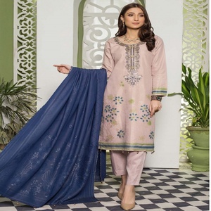 Collection d'hiver-Banarsi Jacquard 3 pièces avec broderie pour femmes par Bin Hameed Volume paris par des Designers du Pakistan - Product Image 6