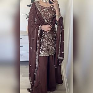 Ensemble exclusif sharara salwar kameez en georgette avec un haut à richement brodé et un pantalon palazzo avec un dupatta assorti pour les sorties décontractées - Product Image 2