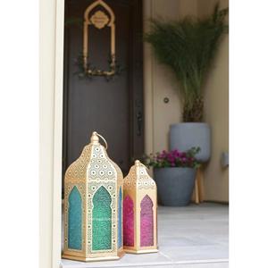 Lanterne à bougie décorative Ramadan lanterne en métal de forme marocaine finition dorée avec verre coloré face - Product Image 2