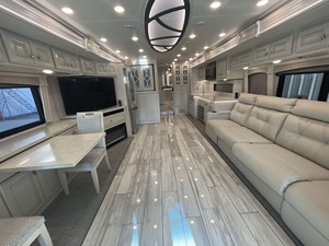 ผู้จำหน่ายรถบ้านมือสองปี 2024 รุ่น FLEET WOOD Discovery Lxe 44S Class A RV Camper Trailer สำหรับขาย - Product Image 5
