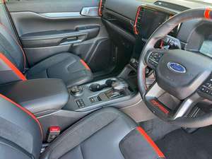 Camioneta 4x4 Usada de Alto Rendimiento 2024, Motor Biturbo, Suspensión Deportiva, Estilo Exterior Robusto, Suministrada desde Japón - Product Image 3