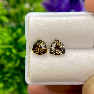 Par de tanzanita natural sin calentar, lupa de corte trillón, zoisita amarilla, piedra preciosa en forma de pera para la fabricación de joyas, suelta con certificación IGI - Product Image 1