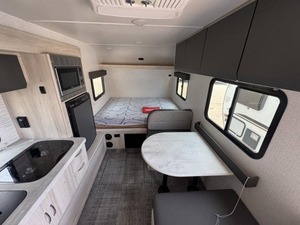 Caravanes d'occasion Winnebago Industries Hike H170S 2022 prêtes à la vente - Product Image 2