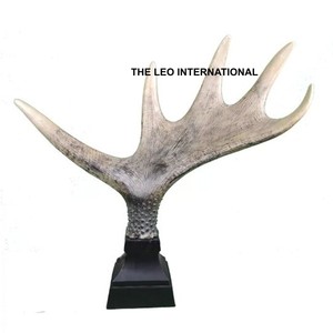 Esculturas modernas de aspecto de asta de forma única de Metal de aluminio de India estilo elegante decorativo de lujo para el hogar - Product Image 1