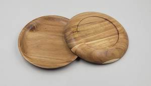 Assiettes de service en bois d'acacia minimalistes et écologiques personnalisées Huhipro Vietnam, D18H2.3 cm, motifs personnalisés OEM/ODM - Product Image 5