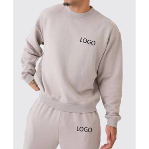 Sudadera de Cuello Redondo Beige Sólido para Hombre con Logotipo Personalizado y Pantalones Deportivos a Juego Trackstar OEM Marca Privada - Product Image 3