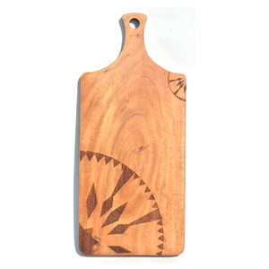 Tabla de cortar de madera hecha a mano para decoración de cocina que combina funcionalidad con diseño natural rústico y elegante - Product Image 6