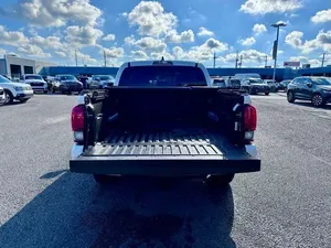 2023 Toyota Tacoma SR5 4x4รถบรรทุก - Product Image 3