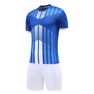 Fournisseur d'uniformes de football OEM, ensemble de maillot et short de performance premium, impression de logo personnalisée, anti-UV, léger, respirant, séchage rapide - Product Image 2