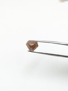 แหวนหมั้นเพชรทรงเหลี่ยมธรรมชาติรูปทรงห้าเหลี่ยม ประดับด้วยเกลือและพริกไทย  รับรองโดยผู้เชี่ยวชาญจากอินเดีย ของขวัญคริสต์มาส - Product Image 2