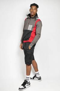 Conjunto personalizado de sudaderas con capucha y pantalones cortos para hombre, proveedor OEM, trajes ligeros y cómodos de verano para la moda urbana - Product Image 4