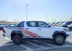 Toyota Hilux Adventure 2022 / Disponible à la vente avec faible kilométrage, moteur essence, véhicule bien entretenu et sans accident. - Product Image 3
