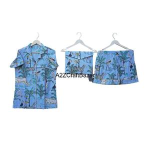 Ensemble de pyjama court à manches courtes pour femmes, imprimé numérique à motifs floraux, col en V, cordon de serrage, 100% coton, respirant, séchage rapide - Product Image 1