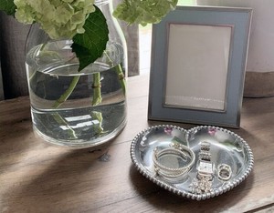 Meilleure vente plateau d'affichage en aluminium en forme de coeur perlé à bas prix avec personnalisation du logo - Product Image 3