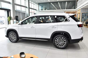 SUV familial spacieux 5 places automatique Euro VI X95, modèle intermédiaire-grand, avec une empattement de 2855 mm, jantes R19 et toit ouvrant panoramique foncé. - Product Image 6