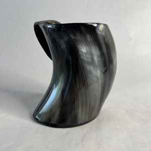 Tasse à corne à boire Viking en corne de buffle faite à la main Nouveau design pour la bière et le café Tasse à corne à boire naturelle - Product Image 4