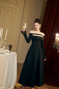Venta al por mayor vestido negro fuera del hombro favorece el cuerpo, largo, tanto elegante como sexy mangas acampanadas DISEÑO DE Vietnam - Product Image 2