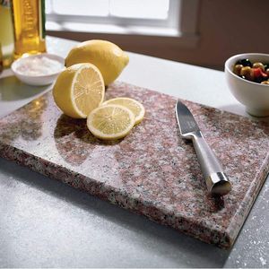 Planche à découper en marbre naturel pour une cuisine saine, offrant une surface propre pour couper les produits frais au quotidien - Product Image 1