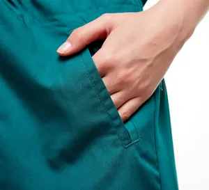 Ensemble de blouses médicales unisexes personnalisées à col rond et fermeture éclair, respirantes et confortables, en denim, avec logo personnalisé - Product Image 6