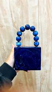 กระเป๋าเรซินลายหินอ่อนพร้อมที่จับลูกปัดสีน้ําเงิน เหมาะสําหรับขายต่อจากร้านขายอุปกรณ์แฟชั่น - Product Image 4