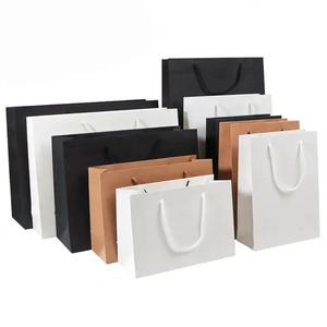 Sacs en papier tendance personnalisés de qualité supérieure avec revêtements spécialisés et poignées élégantes pour une expérience de vente au détail exclusive #14 - Product Image 5