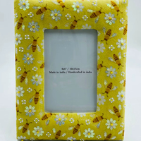 Cornice Portafoto di Lusso in Legno e Tessuto con Stampa e Perline, Collezione Primavera, Ricamata e Decorata, Leggera, Resistente, Moderna e Lavabile