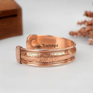 Bracelets en cuivre de qualité supérieure modernes pour un usage quotidien, bijoux de déclaration faits à la main, unisexe par Tradebyd - Product Image 4