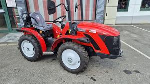 Free Shipping Antonios Carraros Tigre 3800 X-MAS 25.7 HP 1.05 Ton 4WD Compact Utility Tractor EPA/CE Approved - Product Image 2