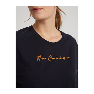 เสื้อยืดแขนสั้นผ้าฝ้ายผสมพิมพ์ลายปักทรงพื้นฐานไม่มีกระเป๋าสำหรับผู้หญิง - Product Image 6