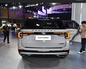 SUV Essence 5 Portes 7 Places 2025-2026 pour Adultes Fabriqué en Chine avec Caméra Arrière, Sans Accident, Intelligent et en Excellent État - Product Image 3