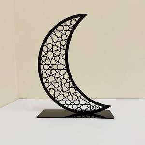 Décoration de Ramadan : Centre de table en métal durable en forme de lune et d'étoile, inspiré par l'art islamique, pour célébrer le patrimoine. - Product Image 1