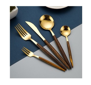 ชุดช้อนส้อมมีด้ามจับสีน้ำตาลเป็นมิตรกับสิ่งแวดล้อมสำหรับ5ชิ้นด้วยวัสดุที่ยั่งยืนและการออกแบบที่ทันสมัย - Product Image 4